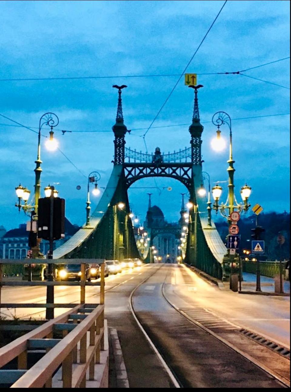 Liberty Bridge Zenta Apartamento Budapeste Exterior foto
